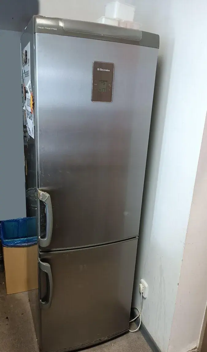 Kombinovaná lednice s mrazákem – Electrolux CBFF340 EL