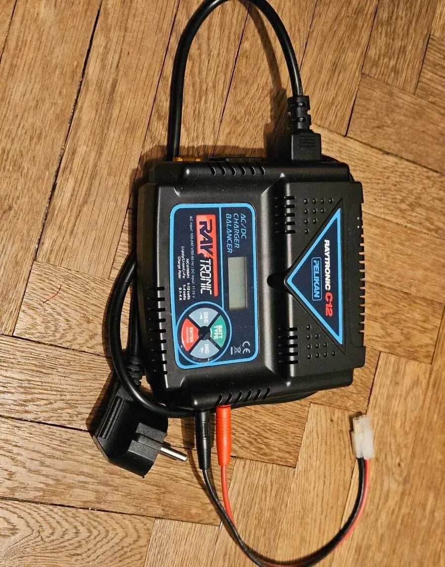 Nabíječka Raytronic c12 NiCd, NiMH, Li-poly, Li-ion AKU