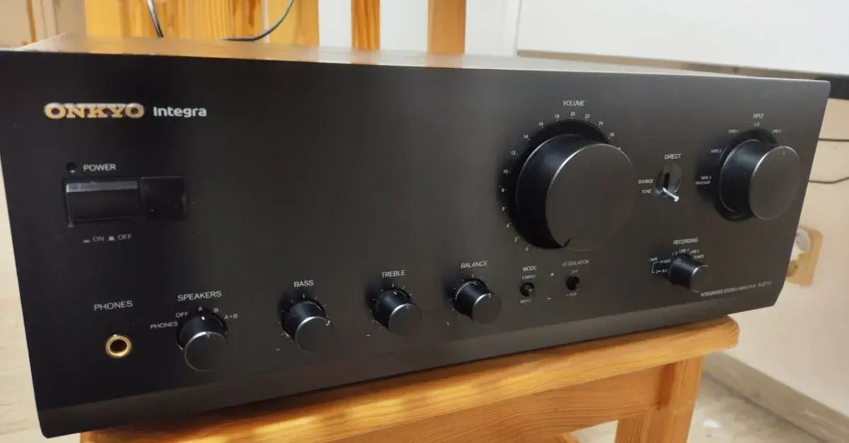 Špičkový zesilovač ONKYO Integra A-9711 – STAV