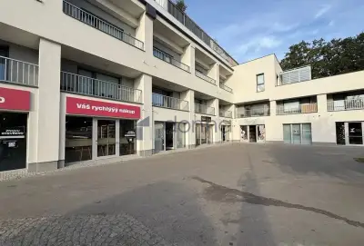 Pronájem obchodního prostoru 70m², ul. Mochovská, Praha 9 -
