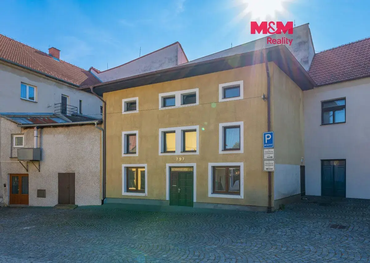 Prodej obchodního objektu, 122 m², Votice, ul. Malé nám.