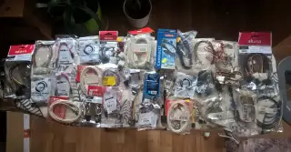 Konvolut kabelů k PC, USB SATA Molex adt