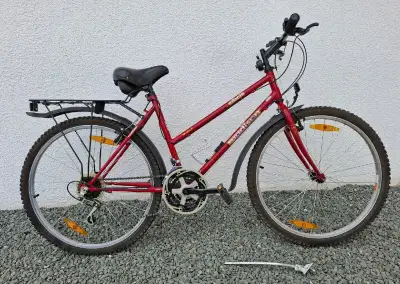 Dámské kolo + helma, stojánek, zámek