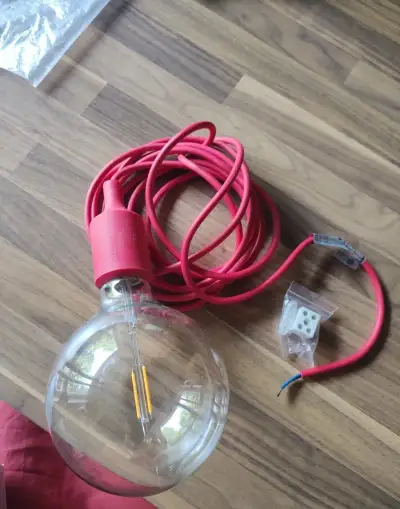 Závěsná LED lampa