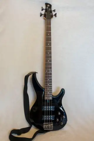 Basgitaru Yamaha TRBX304