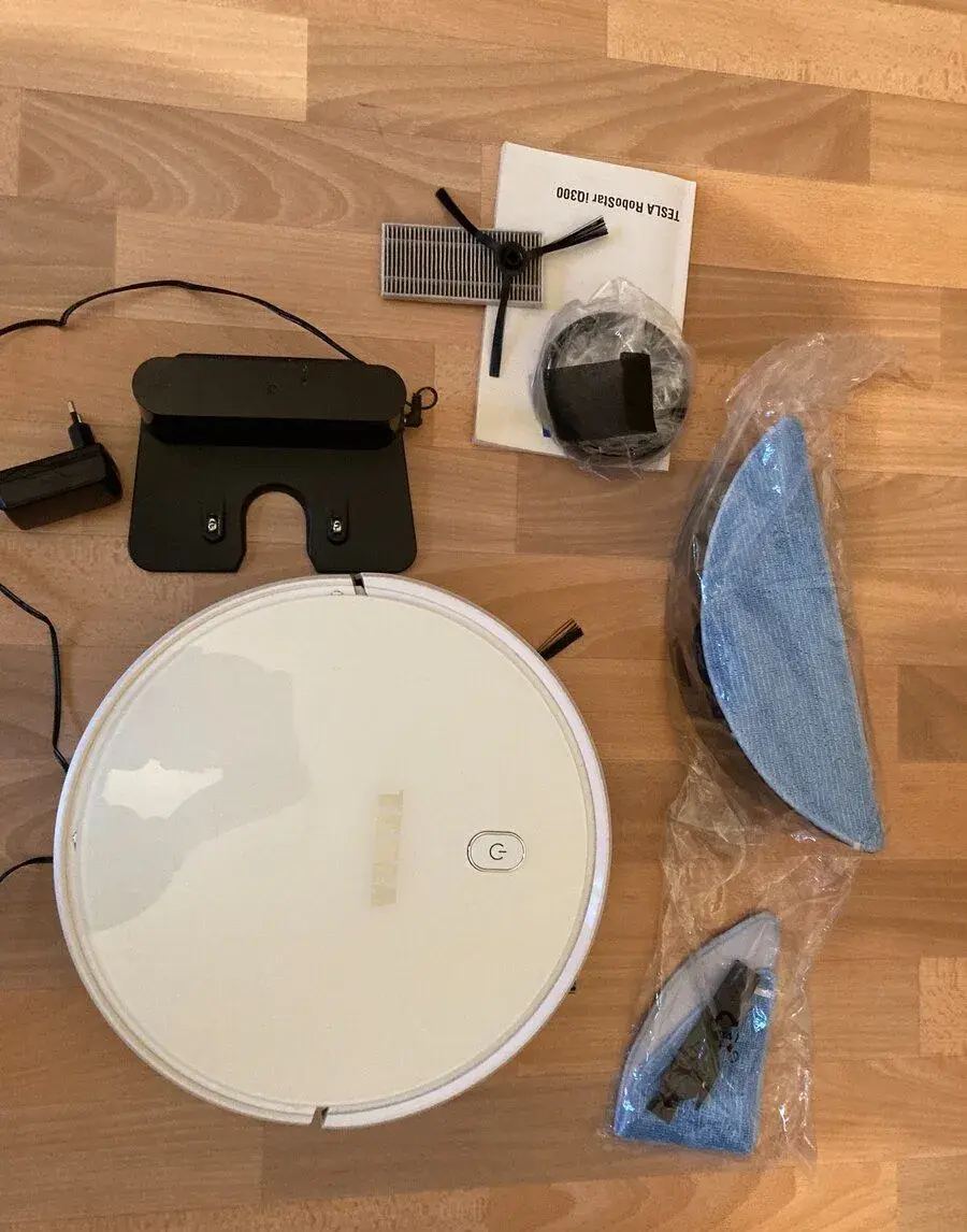 Robotický vysavač Tesla Robostar IQ300