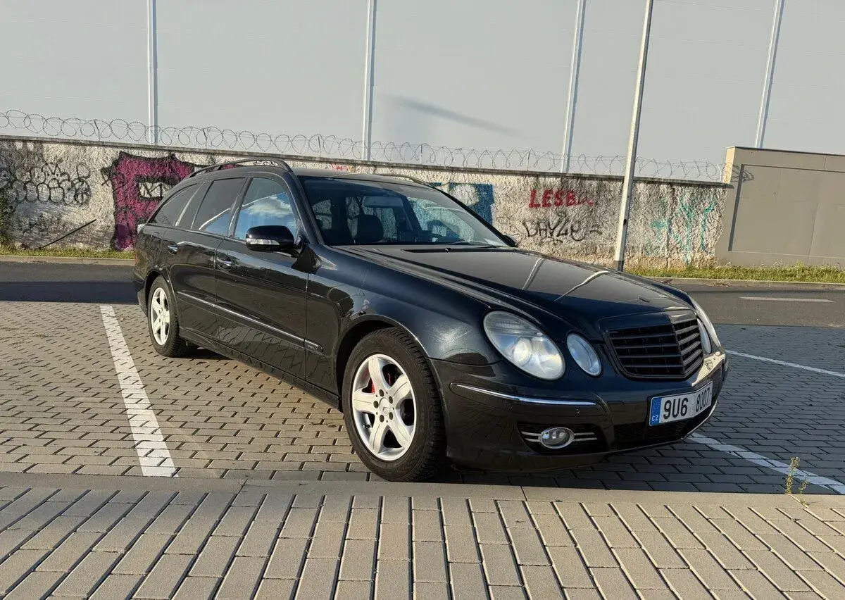 Mercedes-Benz W211