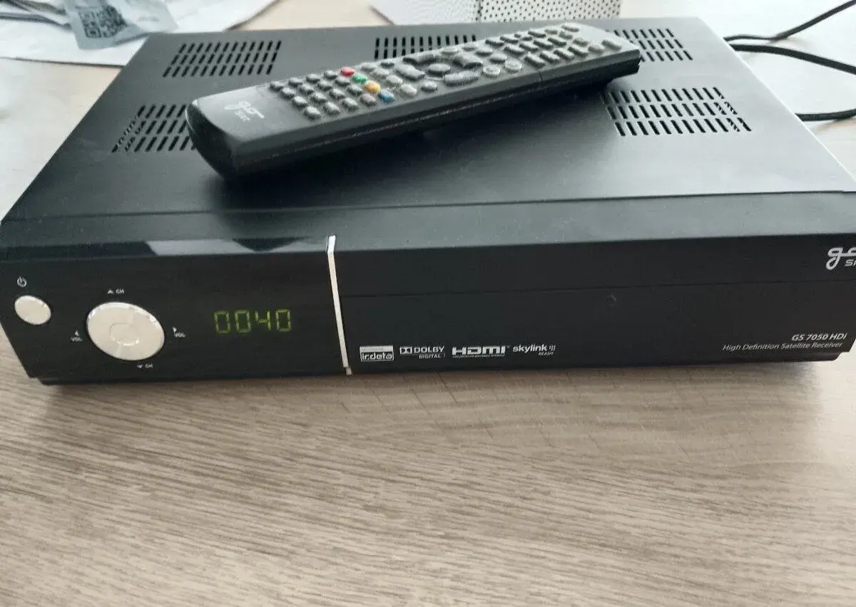 Digitální satelitní přijímač GO SAT 7050 HDi