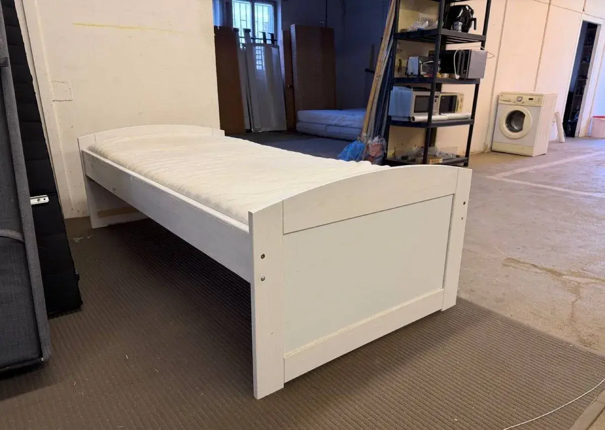 Postel s matrací 90x200
