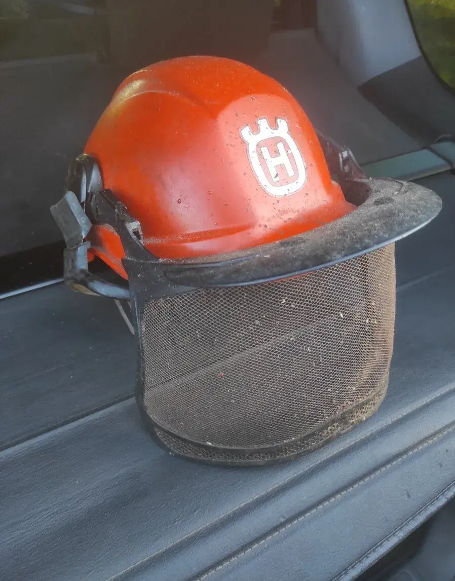 Husqvarna přilba