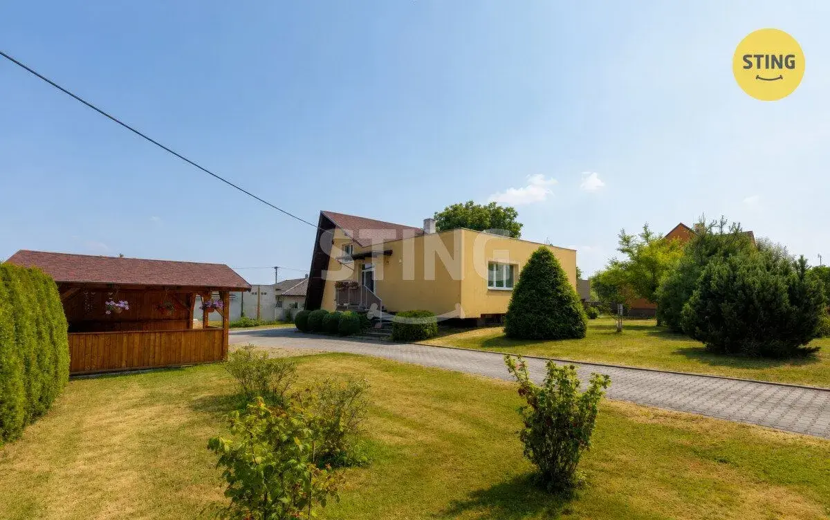 Prodej rodinného domu 5+1 se zahradou a garáží, Krme, 136204