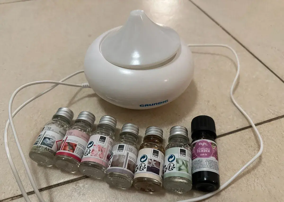 LED USB difuzér – zvlhčovač, světlo a aroma + olejí. Použitý
