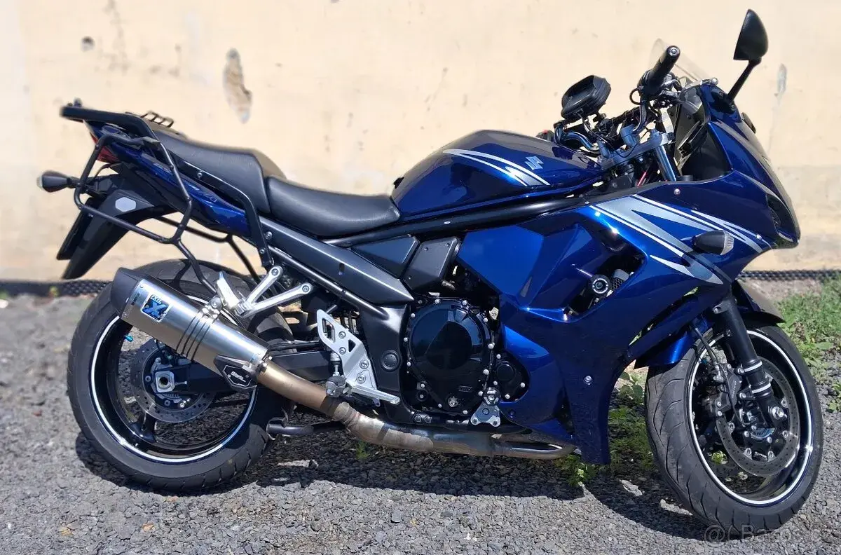 SUZUKI GSX 1250 FA rv:2011 Krásný stav a výbava.
