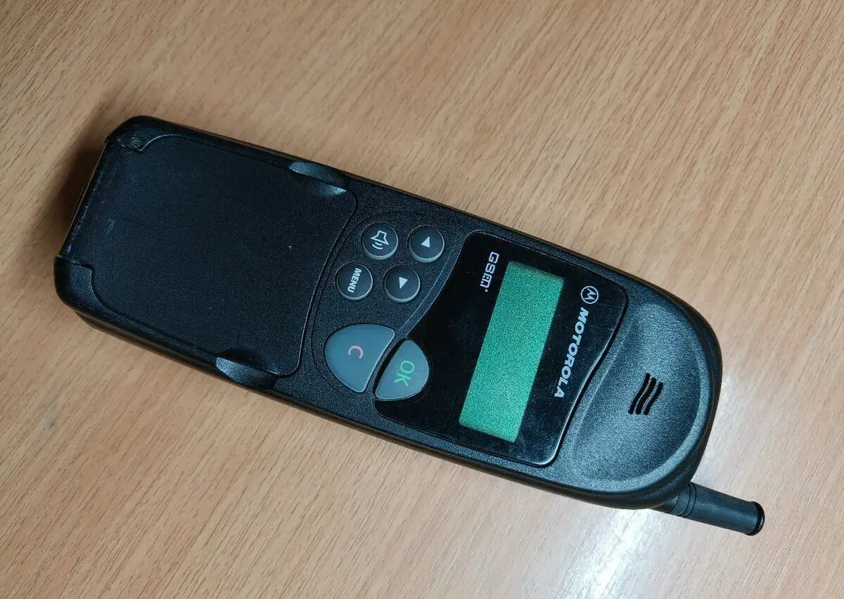 Starý telefón motorola