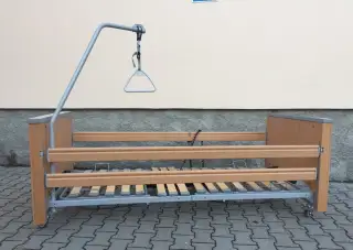 Zdravotní polohovací postel pro seniory