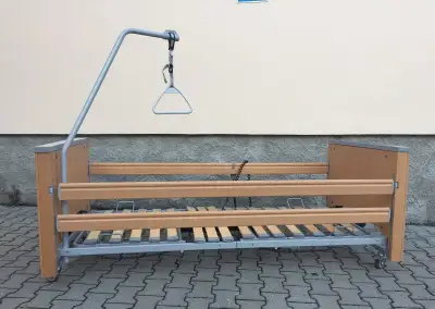 Zdravotní polohovací postel pro seniory