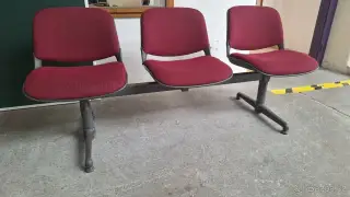 kovový trojsedák