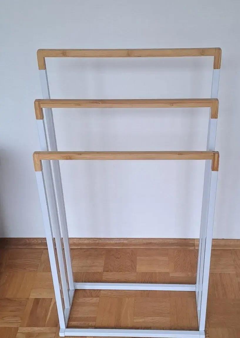 Držák / stojan na ručníky 3 bílý/bambus