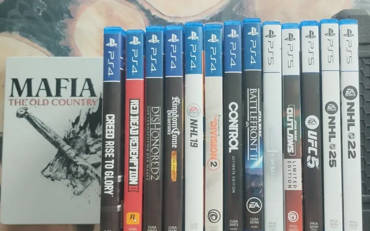 PlayStation 4 a PlayStation 5 hry na prodej