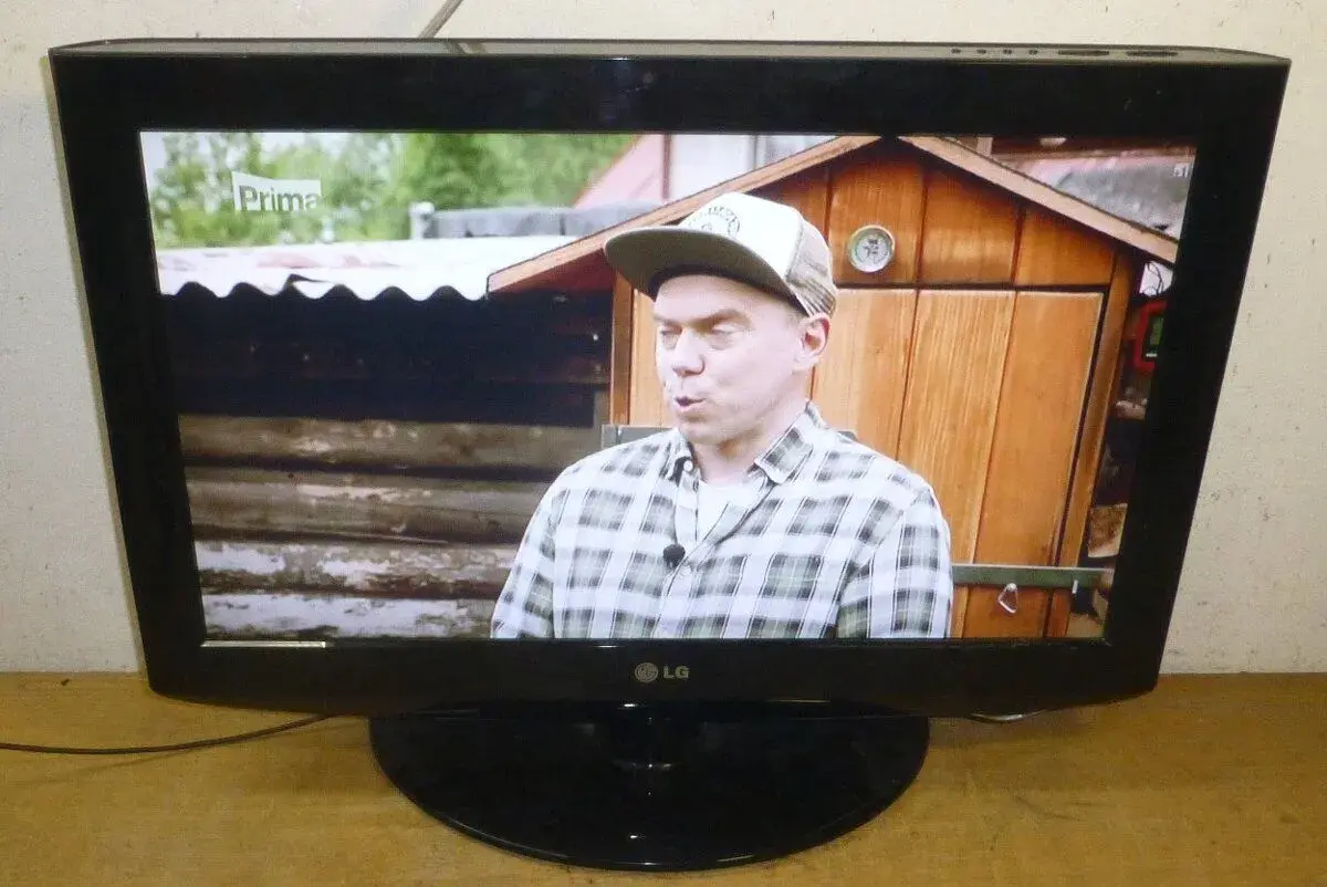 LCD televize LG 66 cm (26 palců), nemá DVBT2