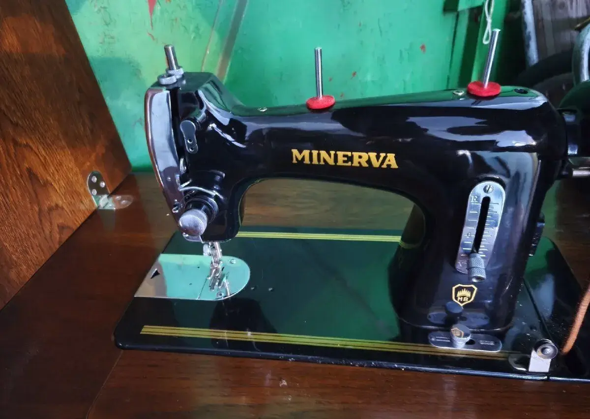 Šicí stroj Minerva 122
