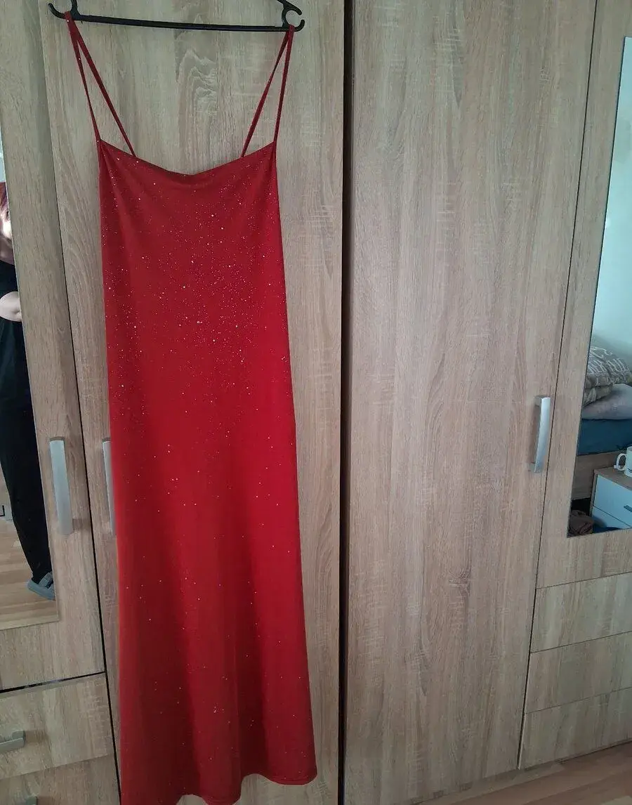 Nove společenské šaty L/Xl