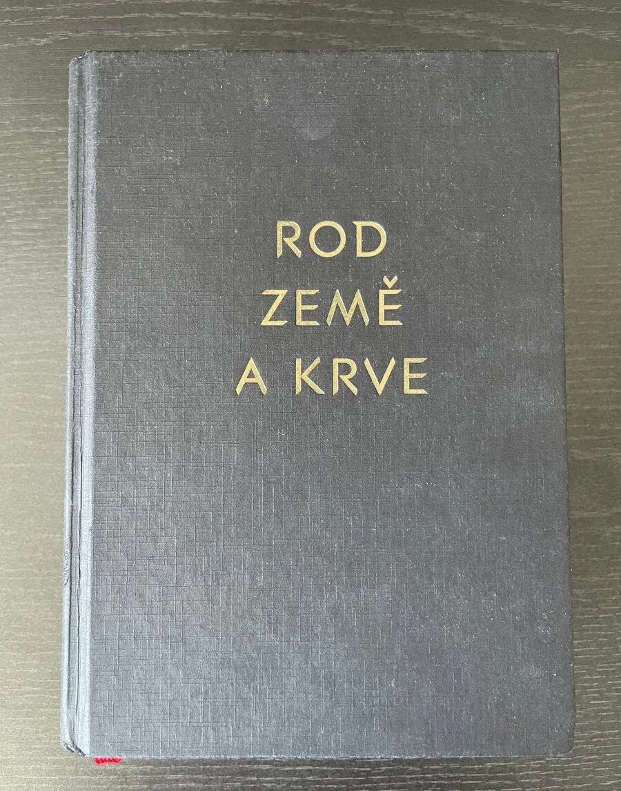 Kniha rod země a krve
