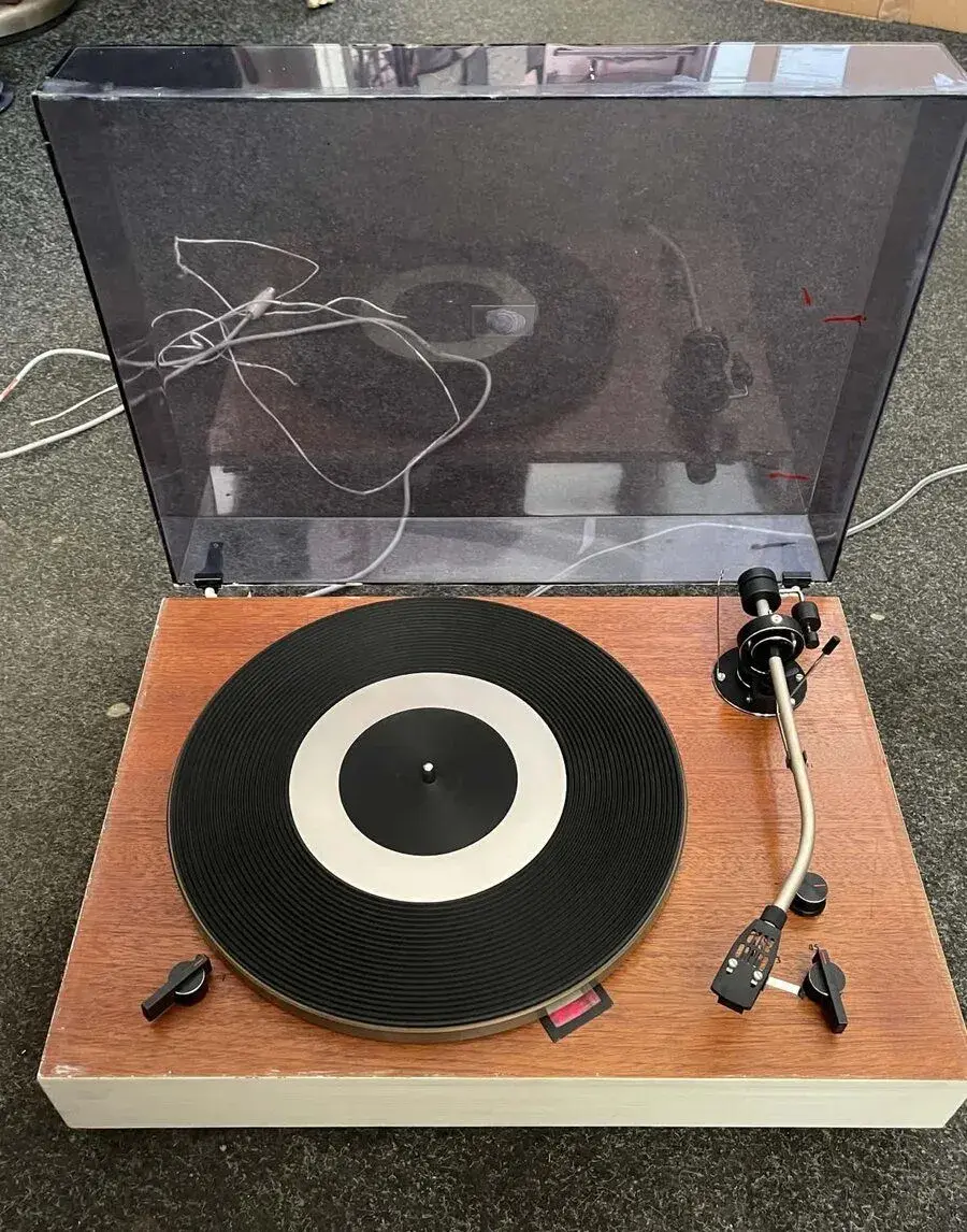 Gramofon Tesla