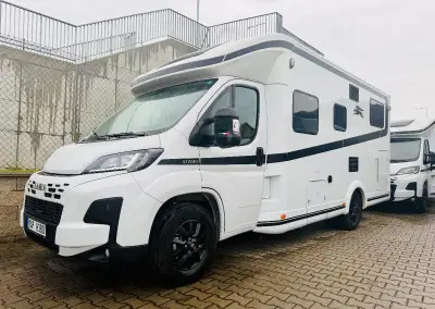 LAIKA KOSMO L 319 – 2026, klimatizace, solár, 21 850 km