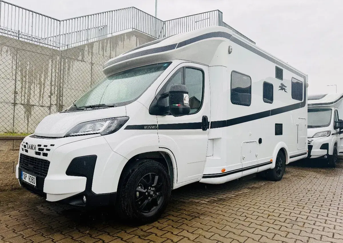 LAIKA KOSMO L 319 – 2026, klimatizace, solár, 21 850 km