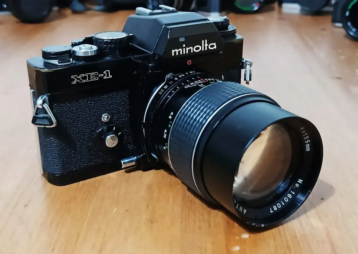 MINOLTA XE-1 (Auto Lens 2,8/135mm ) - 1975