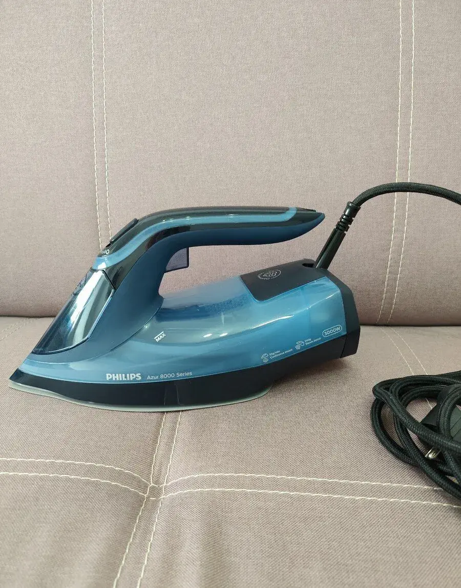 Napařovací žehlička Philips 8000