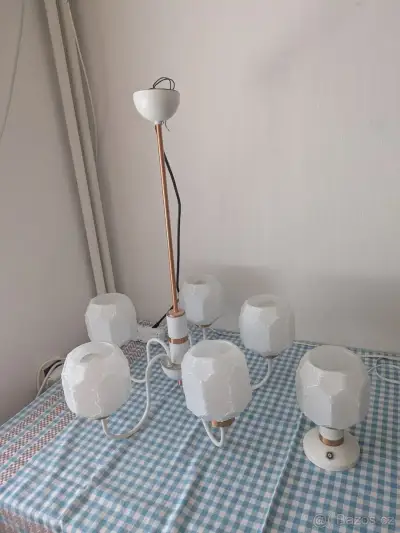 Lustr a stolní lampa Drukov