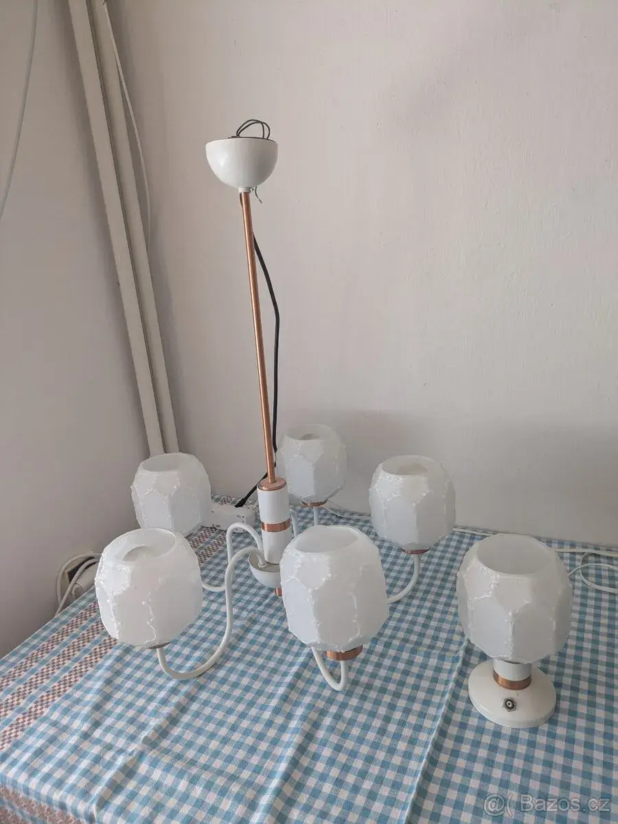 Lustr a stolní lampa Drukov