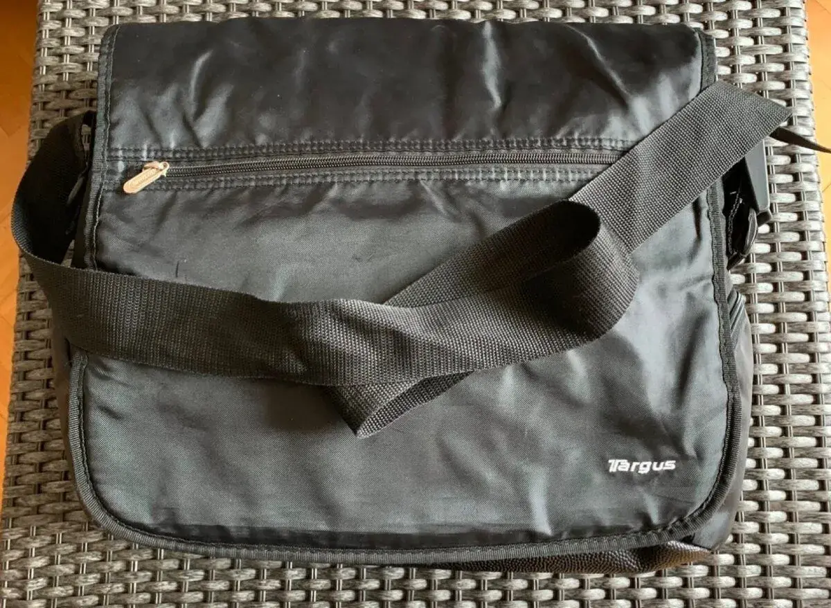Značková brašna na notebook