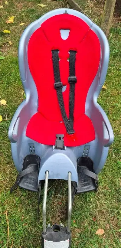 Dětská cyklosedačka Hamax na sedlovou trubku + dětská helma