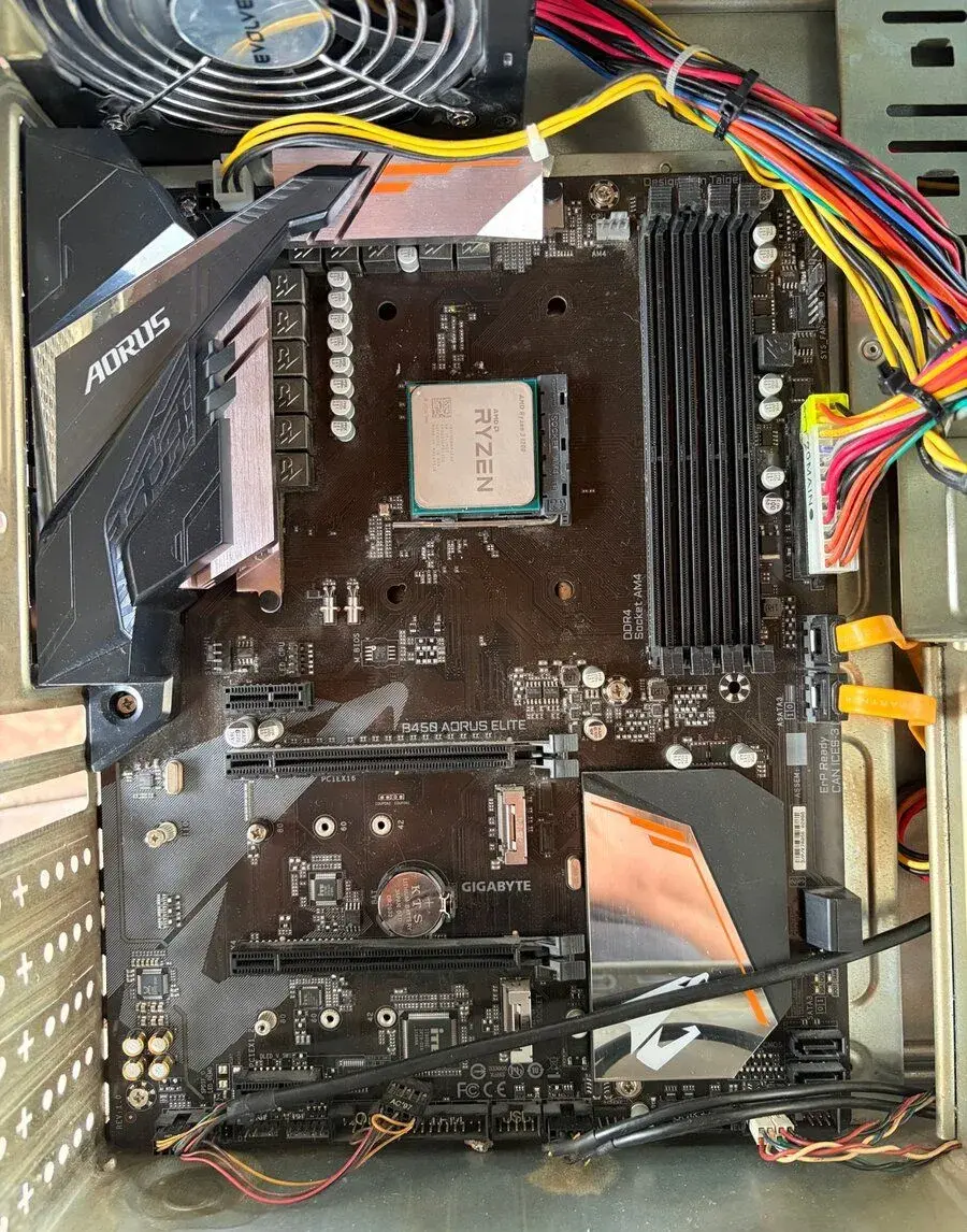 Gigabyte B450 AORUS ELITE + AMD Ryzen 3 1200