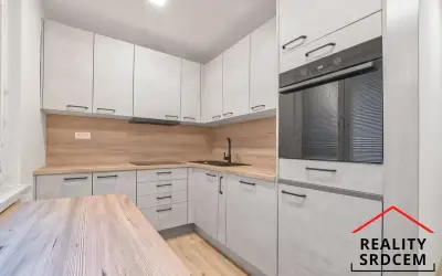 Pronájem nově zrekonstruovaného bytu 3+1 s lodžií, 68 m2, ul
