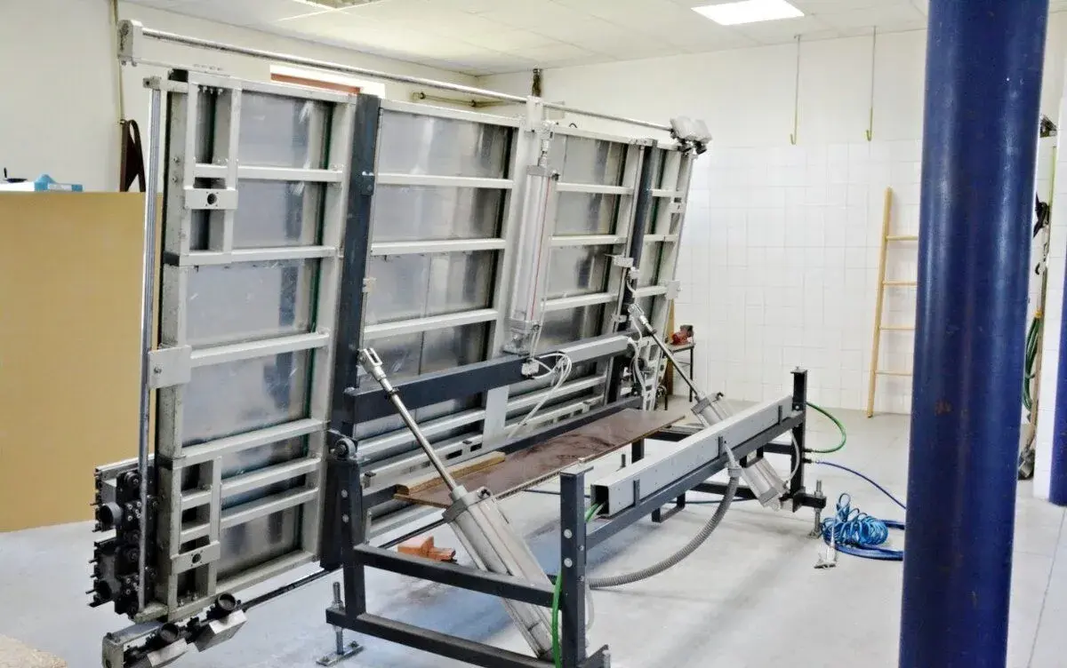 Velký montážní stůl Elumatec KTH 3000