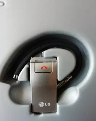 Naslouchátko,sluchátka,USB kabely