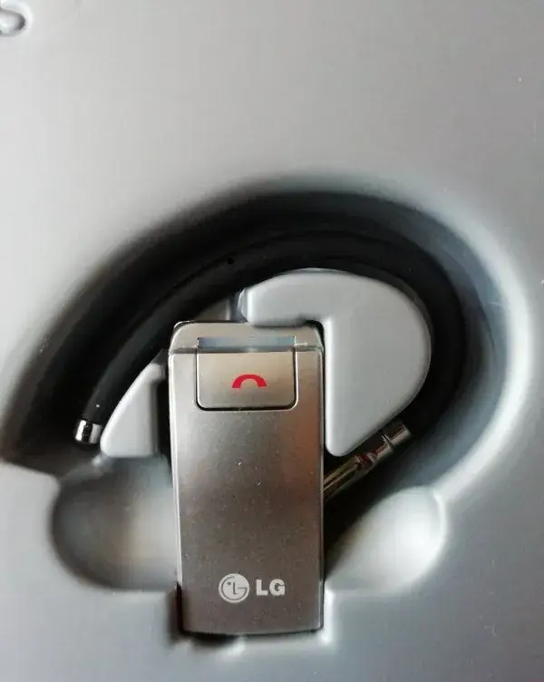 Naslouchátko,sluchátka,USB kabely
