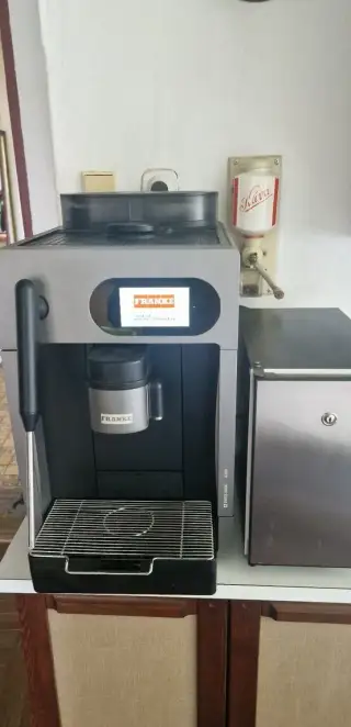 Kávovar Franke A200 s ledničkou na opravu