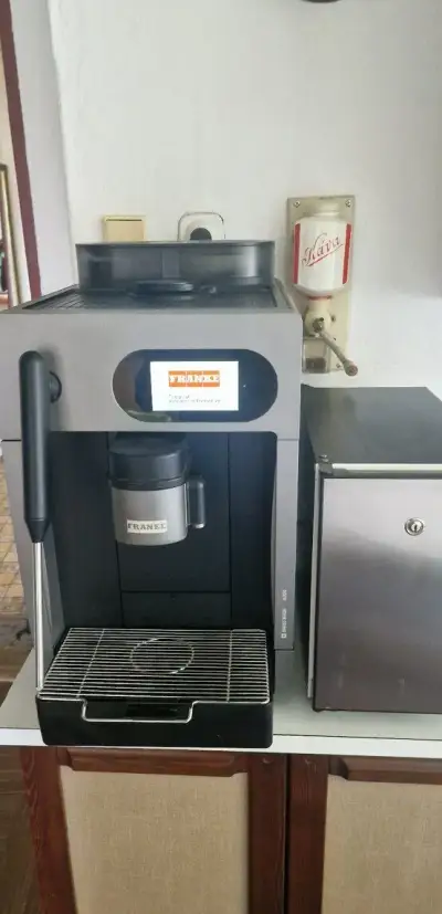 Kávovar Franke A200 s ledničkou na opravu