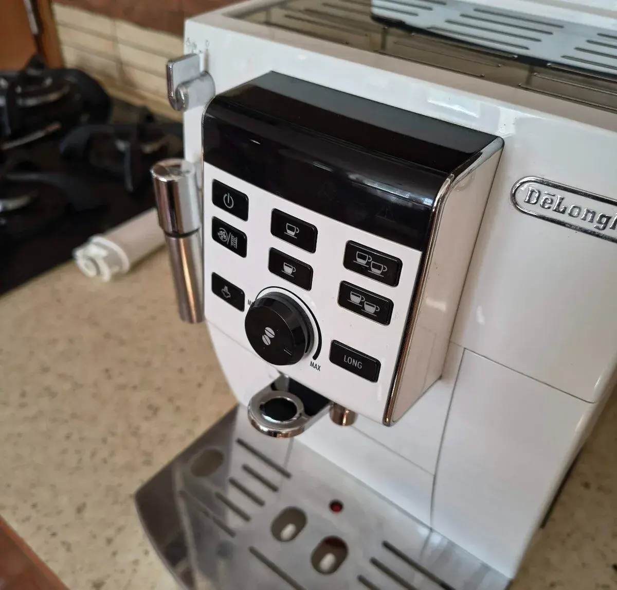 kávovar De’Longhi Magnifica SECAM 13.123.W – bílý, mlýnek, L