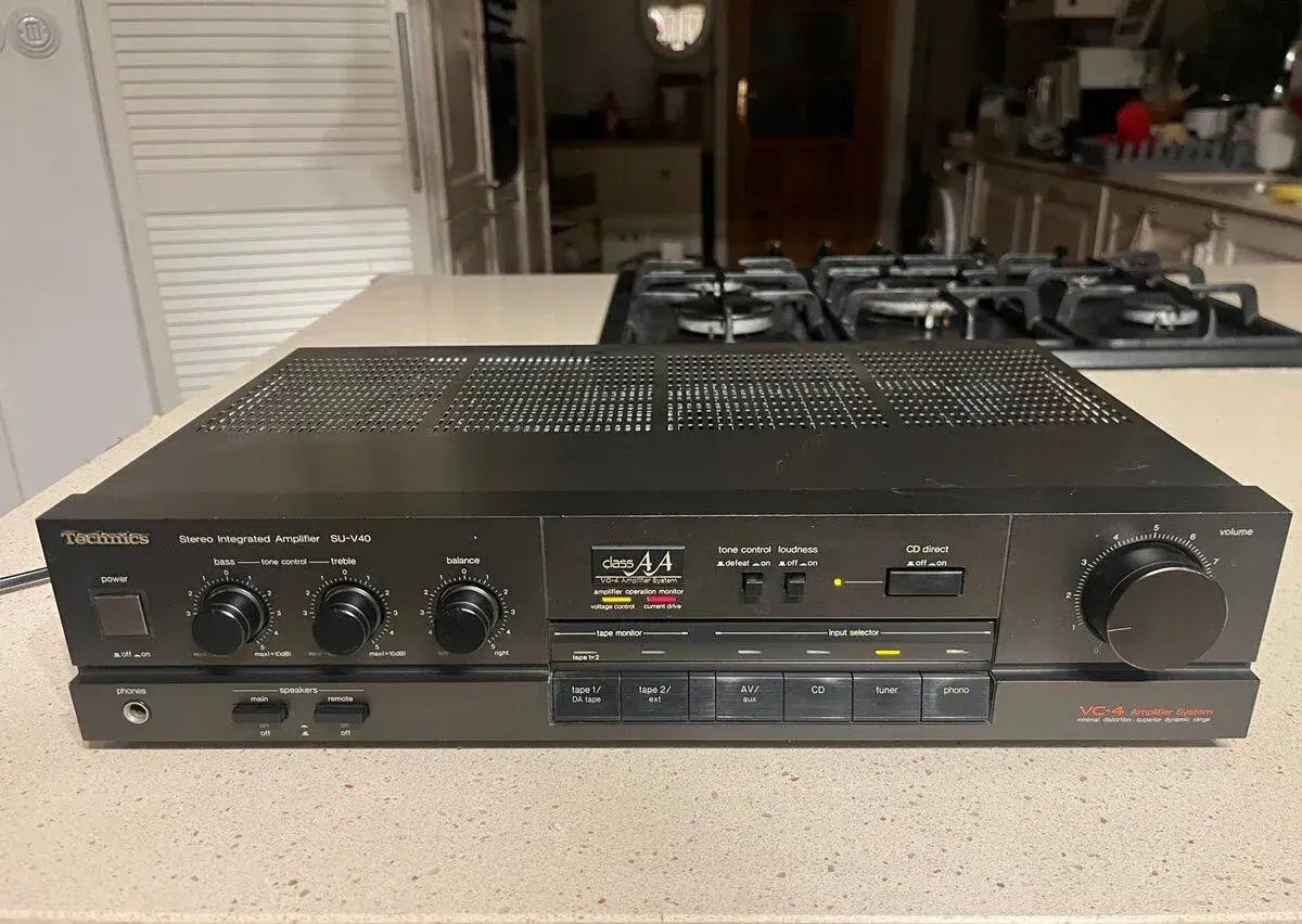 Zesilovač Technics SU V 40