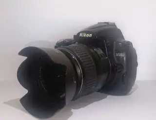 Nikon D5000 + Nikkor 18-55mm