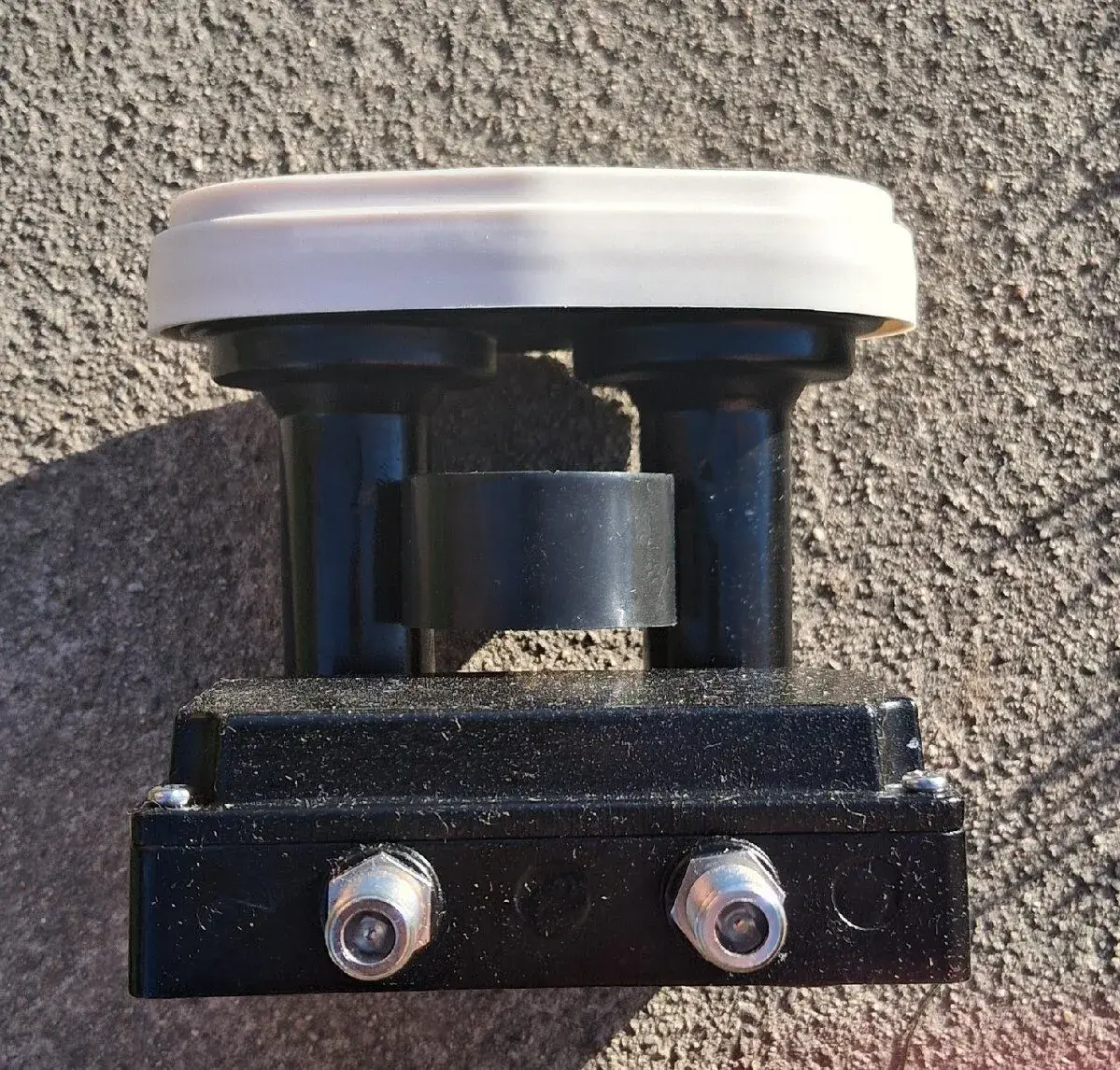 Satelitní konvertor twin monoblok