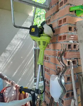 Motorovou kosu