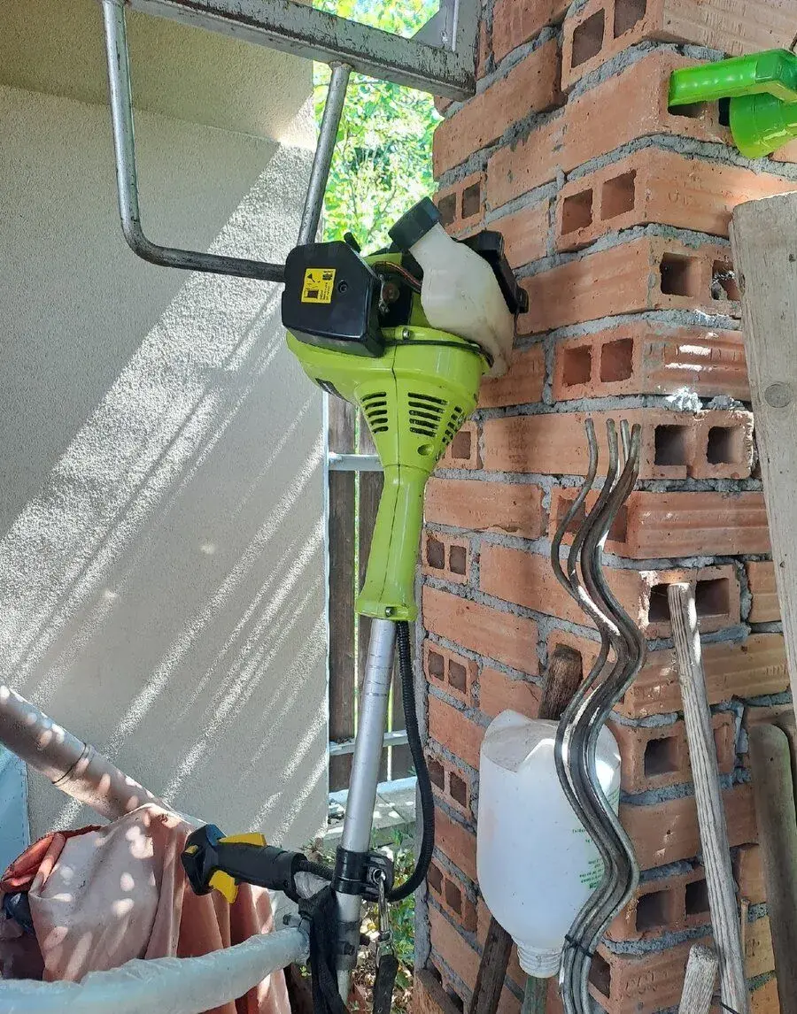 Motorovou kosu