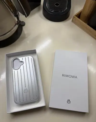 Rimowa kryt na iPhone 17